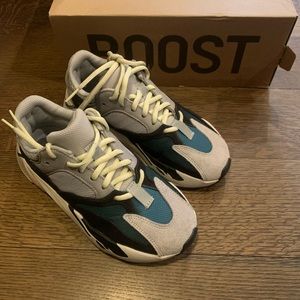Yeezy boost 700